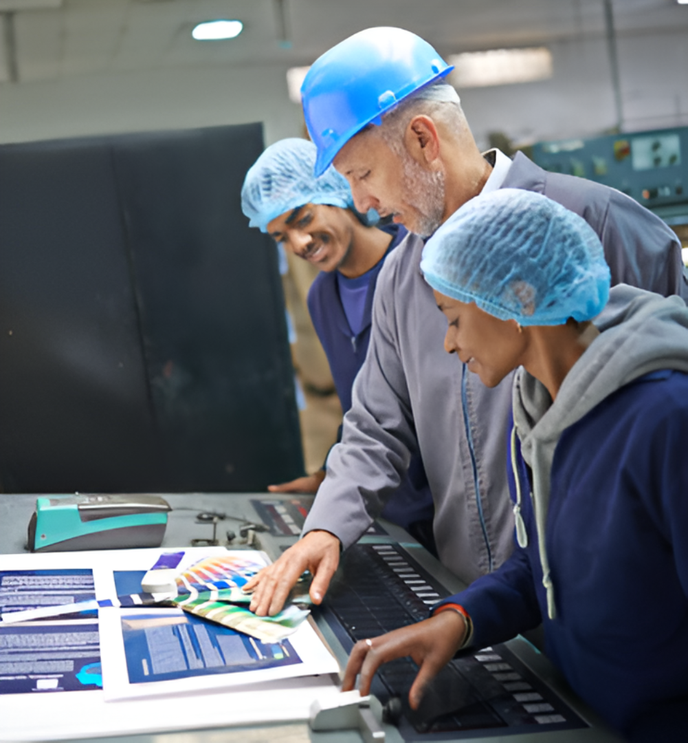 Equipo de ingenieros y técnicos de Electrored Medical trabajando en infraestructura hospitalaria
